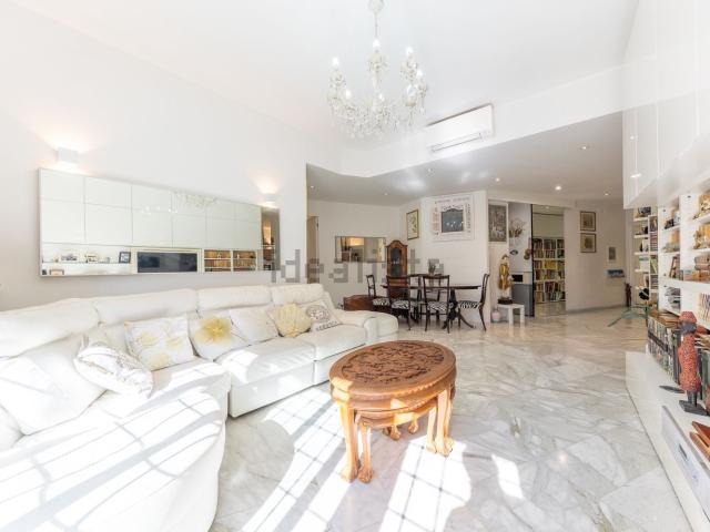 Appartamento in vendita di 112 m² in Via Arturo Graf, 9