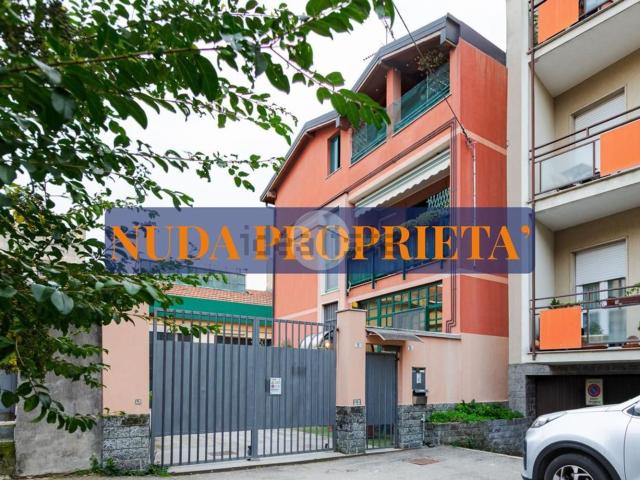 Appartamento in vendita di 112 m² in Via Arona, 10