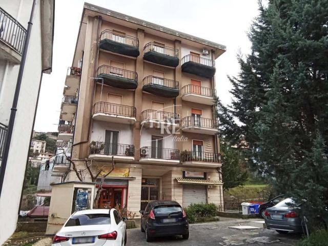 Appartamento in vendita di 112 m² in Via Basso la Motta, 16