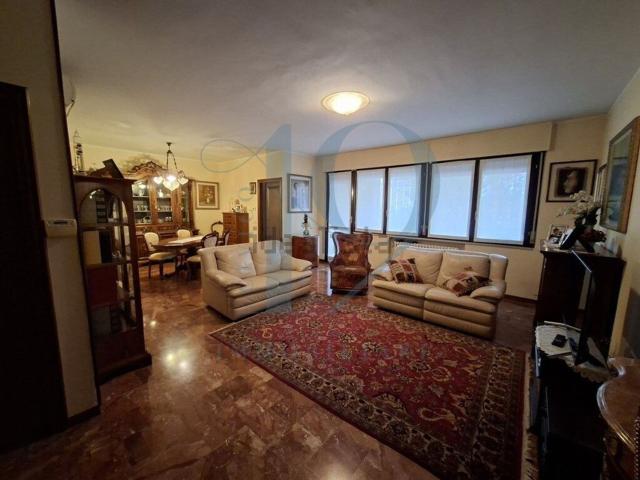 Appartamento in vendita di 112 m² in Via Giuditta Sidoli