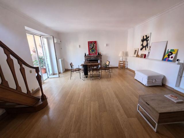 Appartamento in vendita di 112 m² in Via Francesco Crispi