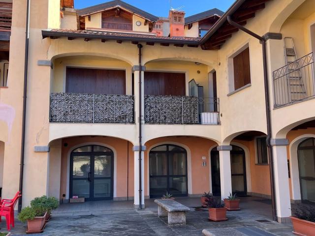 Appartamento in vendita di 112 m² in Via Fratelli Maccarini