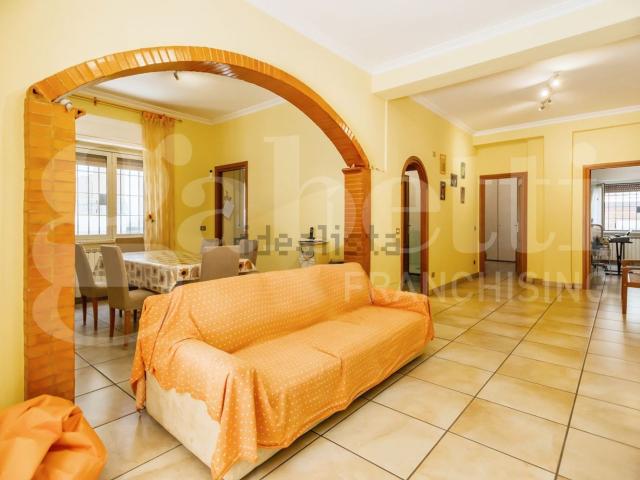 Appartamento in vendita di 112 m² in Via Lucio II