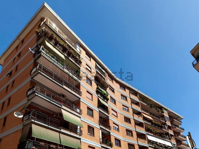 Appartamento in vendita di 112 m² in Via Lucio Manlio Vulsone, 14