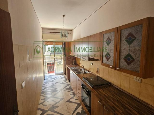 Appartamento in vendita di 112 m² in Via Ludovico Ariosto, 7