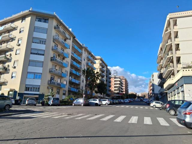 Appartamento in vendita di 112 m² in Via Modena