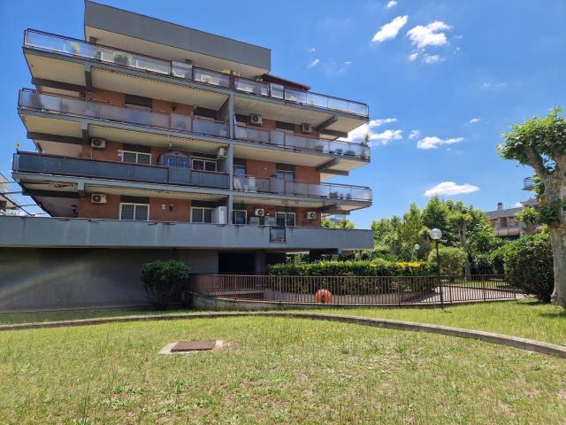 Appartamento in vendita di 112 m² in Via Popilia