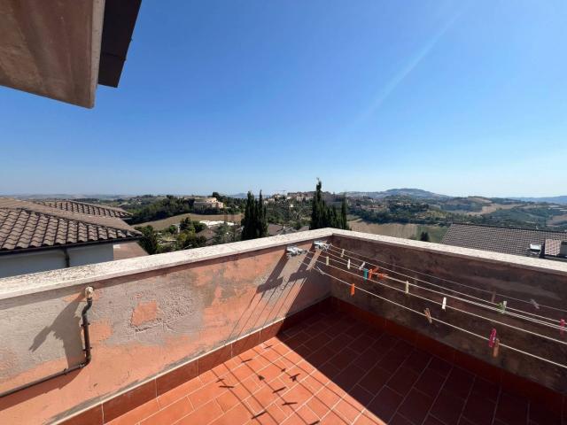 Appartamento in vendita di 112 m² in Via Ugo Foscolo