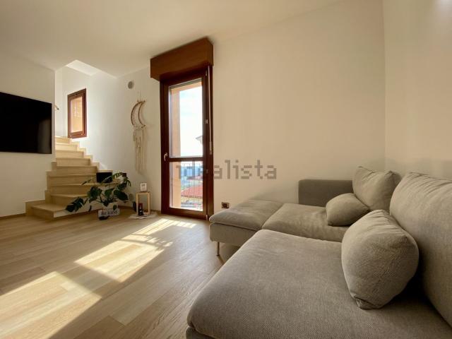 Appartamento in vendita di 112 m² in Via Ugo Foscolo, 79