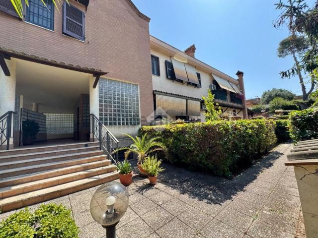 Appartamento in vendita di 112 m² in Via Vittorio Alpe, 42