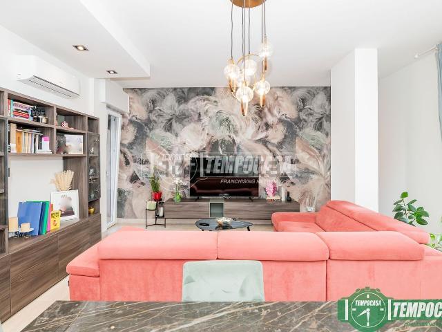 Appartamento in vendita di 112 m² in Viale Fratelli Cervi, 36