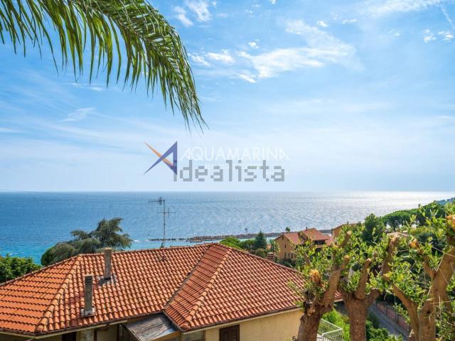 Appartamento in vendita di 112 m² in Strada Costa dei Pini, 29