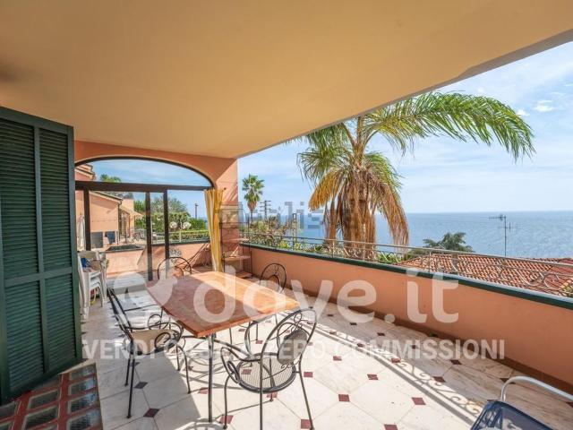 Appartamento in vendita di 112 m² in Strada Costa dei Pini