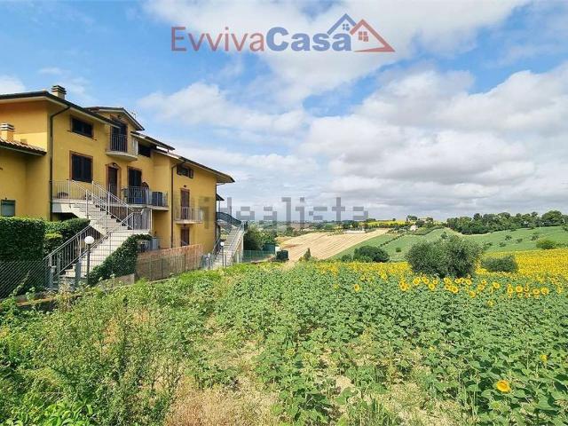 Appartamento in vendita di 113 m² in Via Chiaravallese, 81