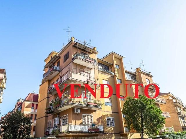 Appartamento in vendita di 113 m² in Via Andrea Alciato, 11