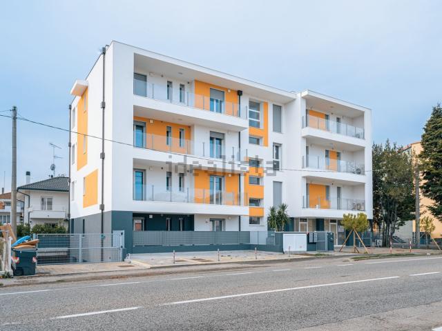Appartamento in vendita di 113 m² in Via Adriatica