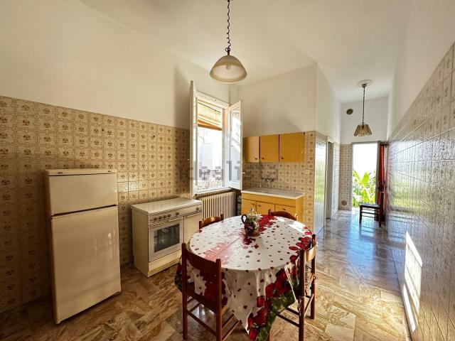 Appartamento in vendita di 113 m² in Via di Leuca, 82