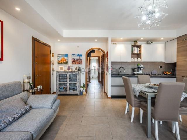 Appartamento in vendita di 113 m² in Via Emilia Ponente, 166