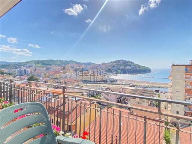 Appartamento in vendita di 113 m² in Via O. Bonora