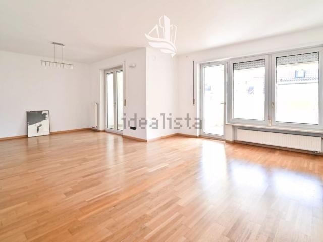 Appartamento in vendita di 113 m² in Via Laurin