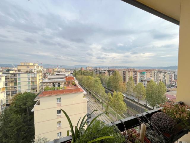 Appartamento in vendita di 113 m² in Via Luigi Gordigiani