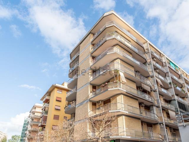 Appartamento in vendita di 113 m² in Via Statilio Ottato