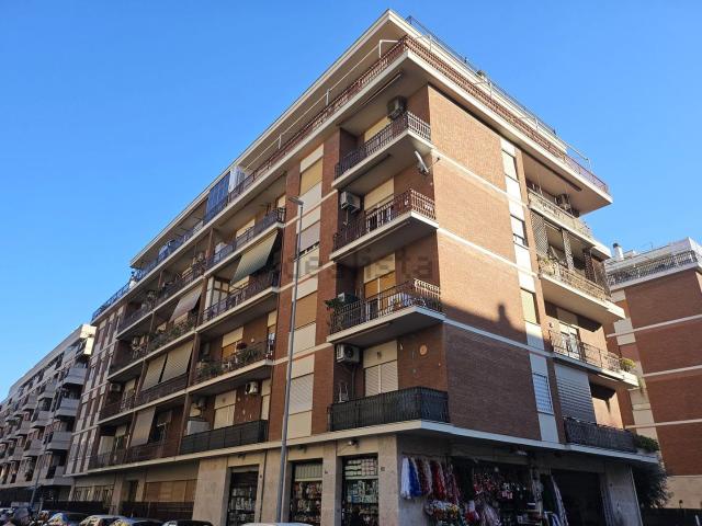 Appartamento in vendita di 113 m² in Via Raffaele de Cosa
