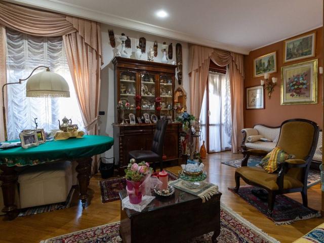 Appartamento in vendita di 113 m² in Viale Vincenzo de Filippis, 38