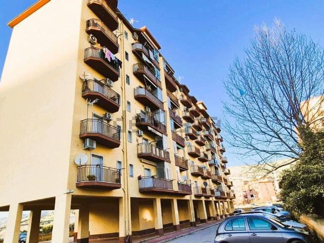 Appartamento in vendita di 113 m² in Viale dei Fiori, 11