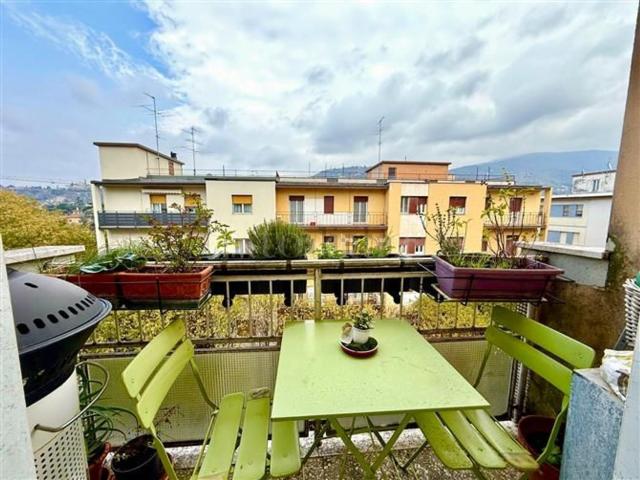 Appartamento in vendita di 114 m² in Via Angelo Inganni
