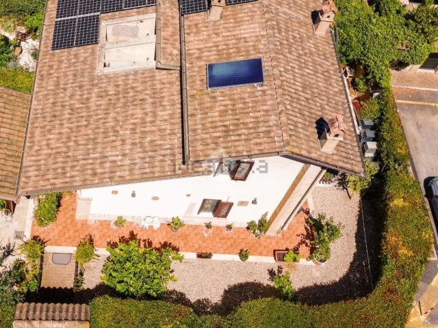 Appartamento in vendita di 114 m² in Via G.B. Caracciolo