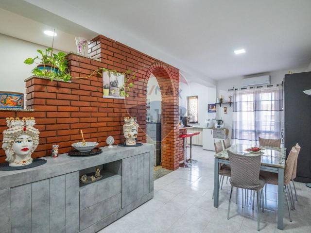 Appartamento in vendita di 114 m² in Via G. Leopardi, 12