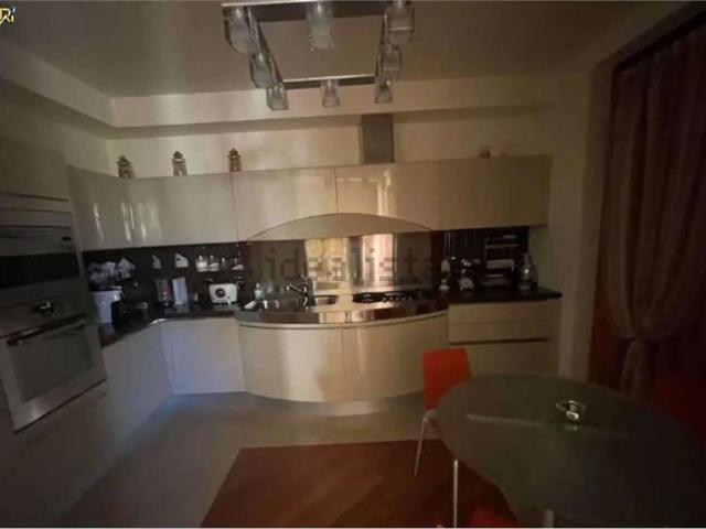 Appartamento in vendita di 114 m² in Via G. Pascoli, 34