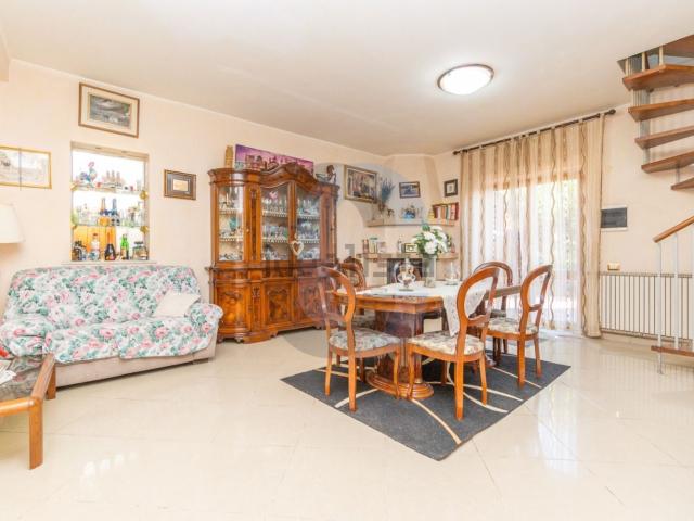 Appartamento in vendita di 114 m² in Via Grotte dello Stinco, 48