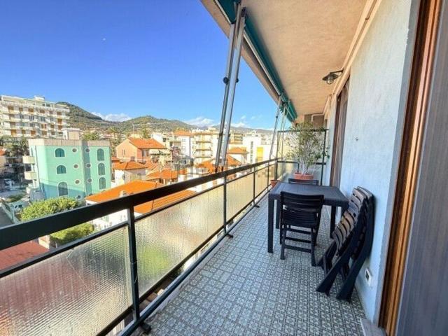 Appartamento in vendita di 114 m² in Via della Cornice