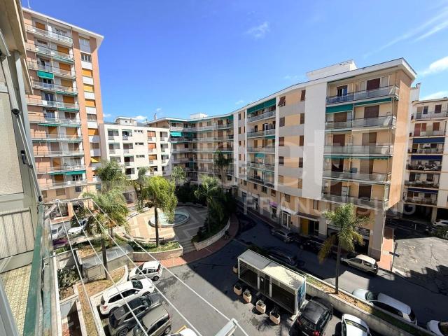 Appartamento in vendita di 114 m² in Via della Cornice