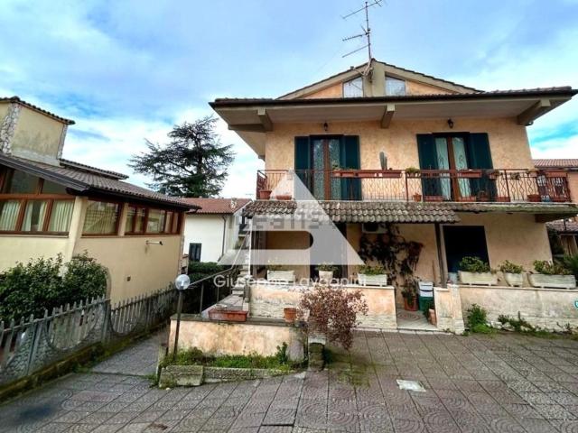 Appartamento in vendita di 114 m² in Via della Pineta, 10