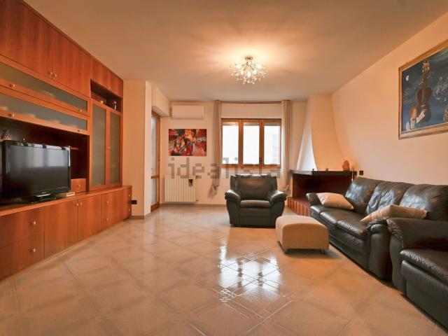 Appartamento in vendita di 114 m² in Via della Resistenza, 82