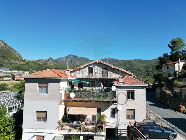 Appartamento in vendita di 114 m² in Via Edmondo de Amicis, 47