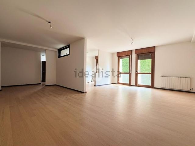 Appartamento in vendita di 114 m² in Via Ronzinella, 172