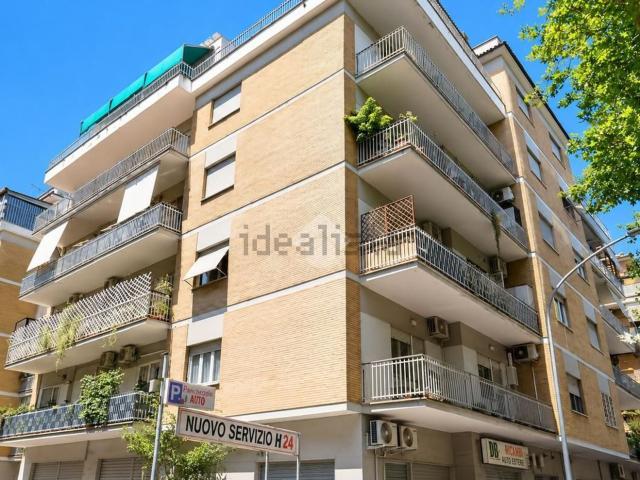 Appartamento in vendita di 114 m² in Viale Anicio Gallo, 102