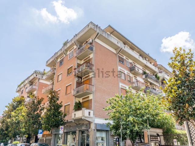 Appartamento in vendita di 114 m² in Viale del Lavoro, 34