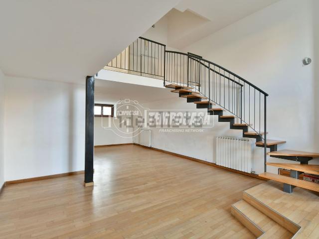 Appartamento in vendita di 115 m² in Via Vittorio Alfieri
