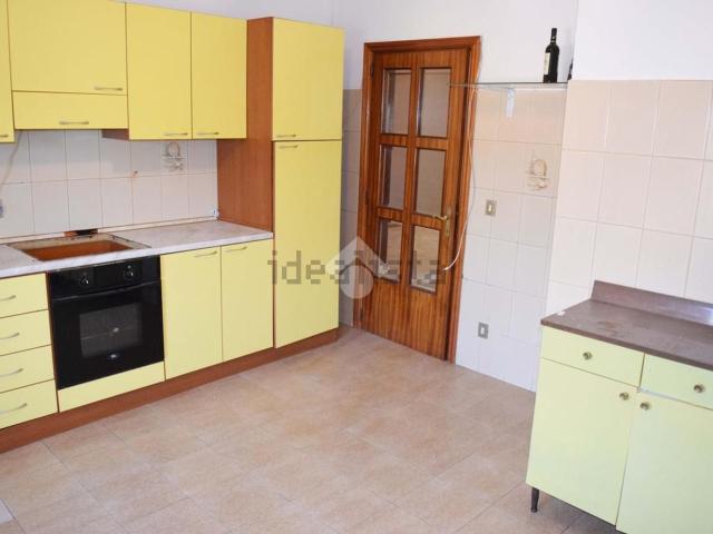 Appartamento in vendita di 115 m² in Via Collemaggio, 10