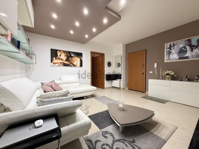 Appartamento in vendita di 115 m² in Via Carmelo Colamonico, 125