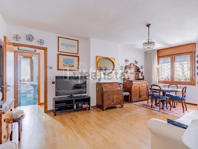 Appartamento in vendita di 115 m² in Via Carmelo Maestrini, 208