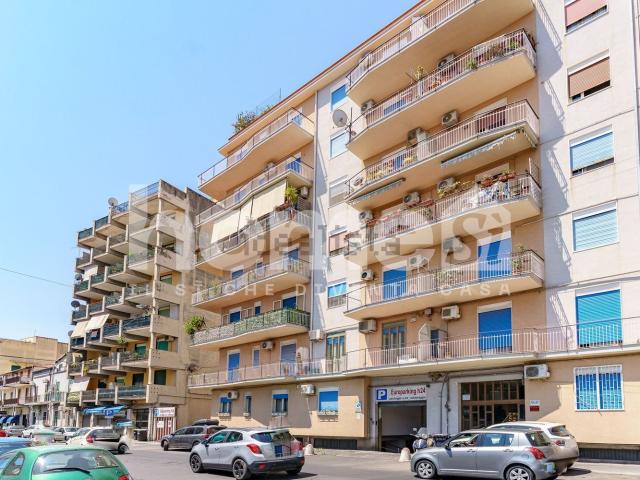 Appartamento in vendita di 115 m² in Via Ammiraglio Caracciolo, 52