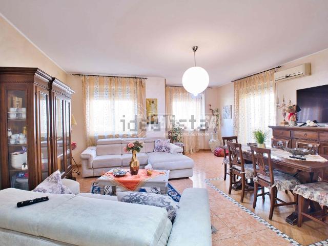 Appartamento in vendita di 115 m² in Via Aosta