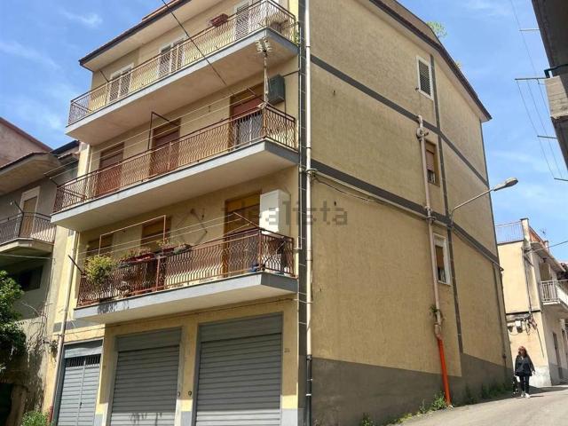 Appartamento in vendita di 115 m² in Via Achille Carusi, 24