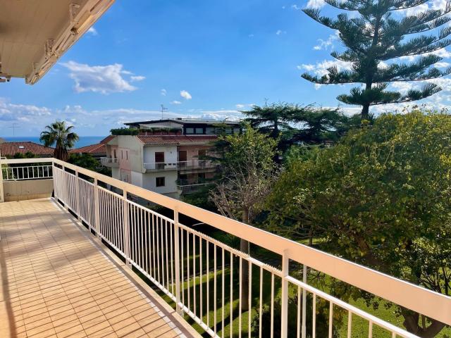 Appartamento in vendita di 115 m² in Via Acicastello, 77